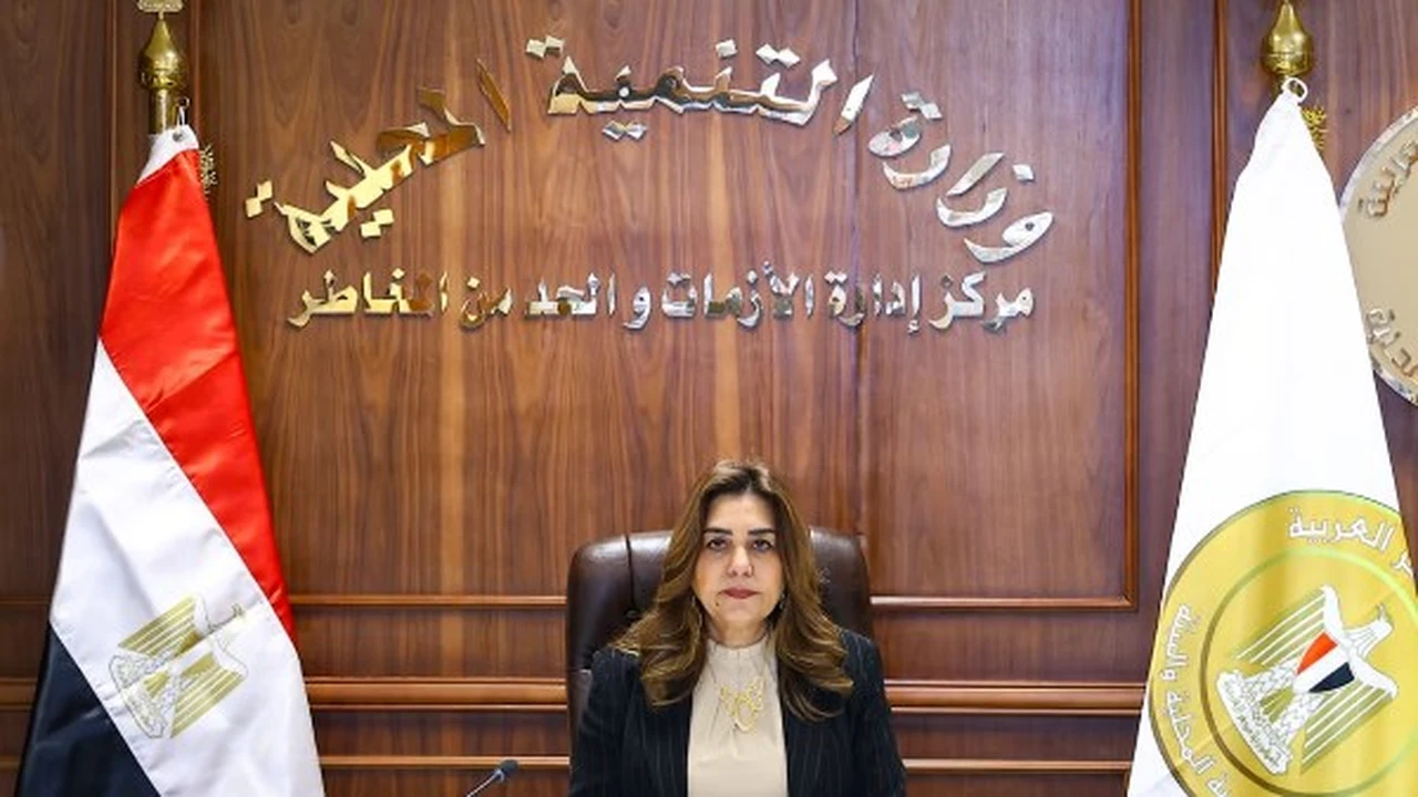 وزيرة التنمية المحلية تشيد بجهود العاملين في المحافظات لمواجهة تقلبات الطقس السيئ